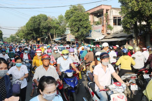 Bến Tre: Kẹt xe gần 1km trên đường Nguyễn Đình Chiểu