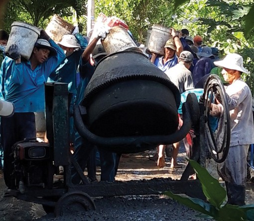 Chợ Mới huy động nguồn lực hoàn chỉnh hệ thống đường giao thông nông thôn