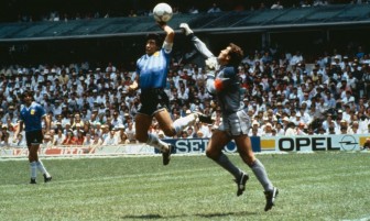 Nhìn lại hai bàn thắng lịch sử của Diego Maradona vào lưới tuyển Anh ở World Cup 1986