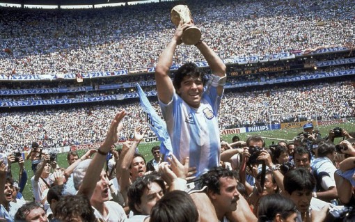 Huyền thoại bóng đá Diego Maradona qua đời ở tuổi 60