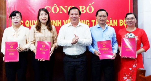 UBND tỉnh Long An công bố quyết định về công tác cán bộ