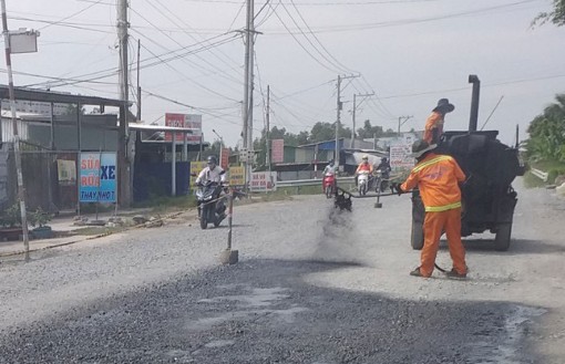 Long An: Khẩn trương khắc phục hư hỏng trên Quốc lộ 62, 50