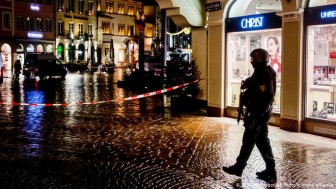 Đức: Xe "điên" phóng cuồng vào phố đi bộ giết chết 5 người