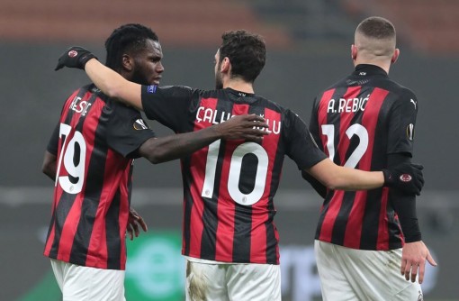 Ngược dòng kinh điển, Milan vào vòng 1/16 Europa League