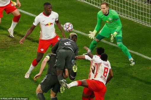 Thua cay đắng, M.U bị hất cẳng khỏi Champions League