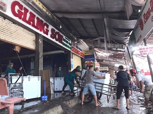 Cháy lớn khu chợ miệt sông nước Cà Mau