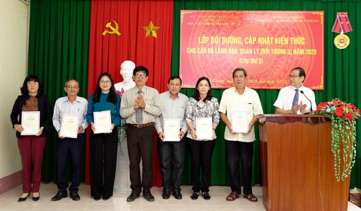 An Giang bế giảng lớp bồi dưỡng, cập nhật kiến thức cho cán bộ lãnh đạo, quản lý (đối tượng 3)