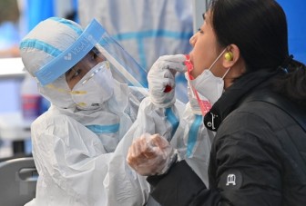 Số ca nhiễm mới COVID-19 ở Hàn Quốc lần đầu chạm ngưỡng 1.000 ca