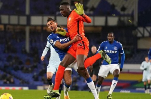 Tân binh đắt nhất lịch sử gây thất vọng, Chelsea thua đau Everton