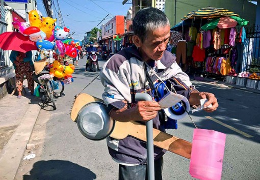 “Ðộc cầm” trên sông Hậu và “Sô diễn cuộc đời”