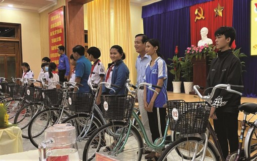 Xây dựng xã hội học tập góp phần phát triển quê hương