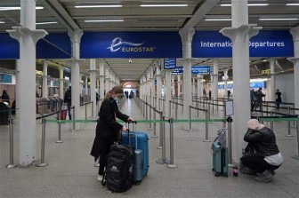 Lo ngại biến thể của virus SARS-CoV-2, nhiều nước đóng cửa đường bay với Anh