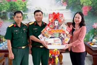 Bí thư Tỉnh ủy An Giang Võ Thị Ánh Xuân thăm, chúc mừng ngày thành lập Quân đội nhân dân Việt Nam