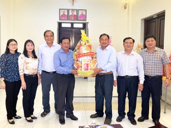 Chủ tịch UBMTTQVN tỉnh An Giang Nguyễn Tiếc Hùng thăm, chúc mừng lễ Giáng sinh 2020 tại huyện Châu Thành