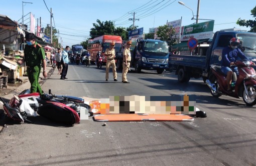 Cần Thơ: Va chạm với xe tải, cô gái bị tai nạn tử vong