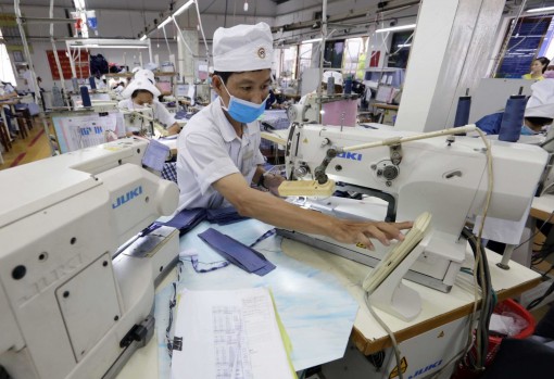 Doanh nghiệp Việt Nam: Vững tâm vượt 'sóng dữ'