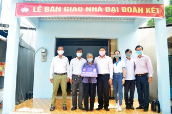 Bàn giao 13 căn nhà Đại đoàn kết cho hộ nghèo huyện Tịnh Biên