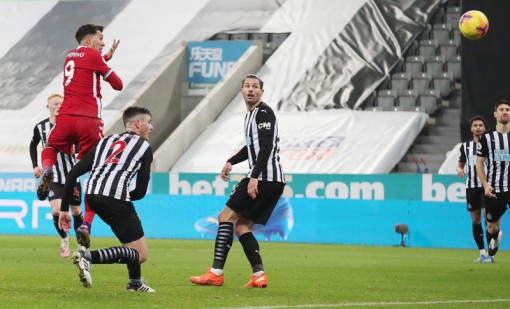Liverpool bất lực trước Newcastle, MU hưởng lợi