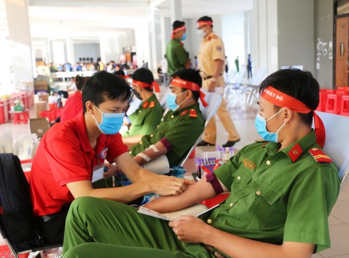 Trên 500 đoàn viên, thanh niên tham gia Ngày hội Chủ nhật đỏ