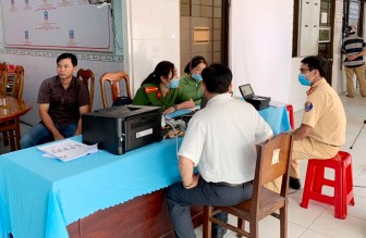 Công an tỉnh An Giang triển khai cấp thẻ căn cước gắn chip điện tử từ  ngày 1-1-2021