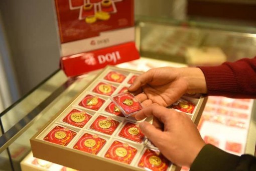Giá vàng hôm nay 2-1: Tăng 25% trong năm 2020
