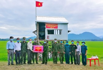 Bí thư Huyện ủy Tịnh Biên thăm các chốt phòng, chống dịch COVID-19