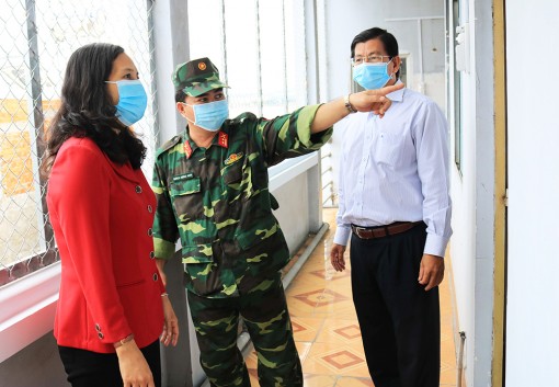 Kiểm tra khu cách ly tập trung ở TP. Long Xuyên