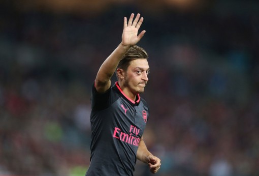 Mesut Ozil dứt áo chia tay Arsenal