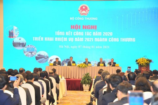 Việt Nam tiếp tục xuất siêu kỷ lục hơn 19 tỷ USD