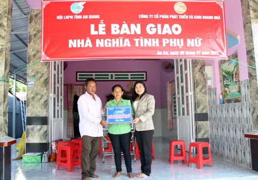 Hội Liên hiệp Phụ nữ tỉnh An Giang hỗ trợ 2 căn nhà “Nghĩa tình phụ nữ” tại huyện Tịnh Biên và Tri Tôn