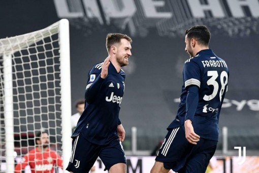 Ronaldo lập kỷ lục, Juventus trở lại top 4