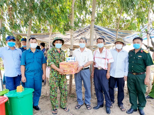 Kiên quyết chống dịch