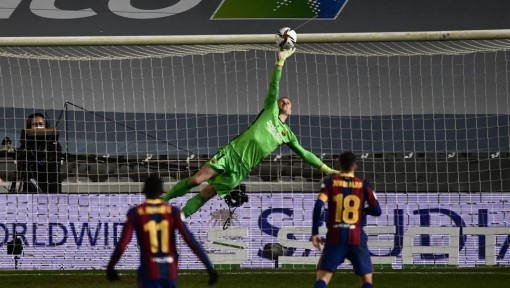 Barca vào chung kết sau loạt luân lưu nghẹt thở