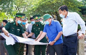 Chủ tịch UBND tỉnh An Giang Nguyễn Thanh Bình khảo sát các điểm sạt lở tại huyện Châu Phú và An Phú