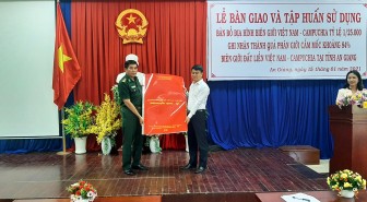 Bàn giao và tập huấn sử dụng bản đồ địa hình biên giới Việt Nam - Campuchia
