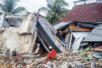 Động đất tại Indonesia: Mưa lớn cản trở công tác tìm kiếm, cứu nạn