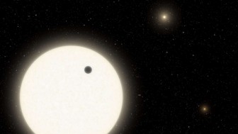 NASA bất ngờ tìm thấy hành tinh lạ với 3 mặt trời