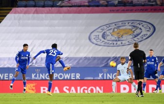 Đánh gục Chelsea, Leicester vượt MU leo lên đầu bảng