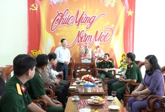 Phó Chủ tịch HĐND tỉnh An Giang Đỗ Tấn Kiết thăm, chúc Tết lực lượng vũ trang trên địa bàn huyện Châu Phú
