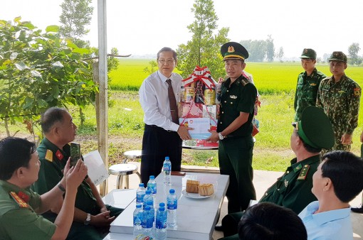 Phó Bí thư Thường trực Tỉnh ủy An Giang Lê Văn Nưng chúc Tết tại Tri Tôn và Châu Đốc