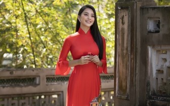 Hoa hậu Tiểu Vy đẹp tinh khôi với áo dài truyền thống