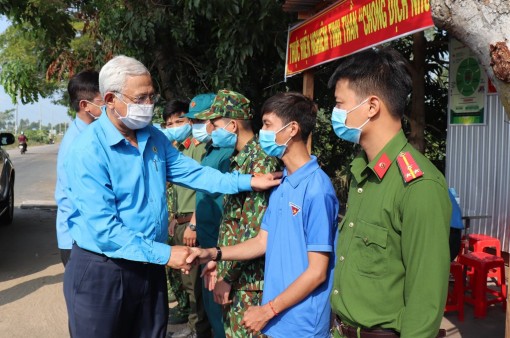 Thăm, chúc Tết cán bộ, chiến sĩ biên phòng tại TX. Tân Châu
