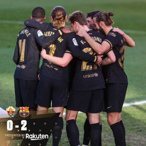 De Jong khiêu vũ, Barca ca khúc khải hoàn