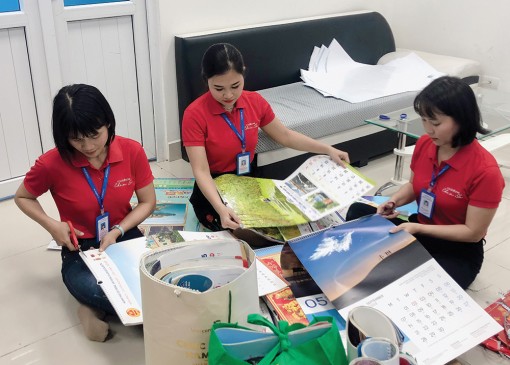 Quyên góp lịch cũ làm chữ Braille cho trẻ em khiếm thị