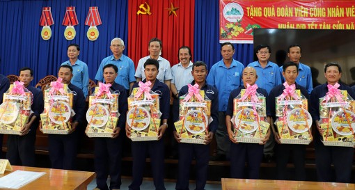 Liên đoàn Lao động tỉnh An Giang chúc Tết các địa phương, tặng quà đoàn viên, người lao động