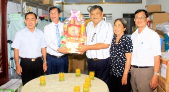 Phó Chủ tịch UBND tỉnh An Giang Lê Văn Phước thăm, chúc Tết các đơn vị và gia đình chính sách