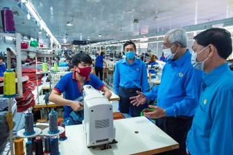 Liên đoàn Lao động tỉnh An Giang thăm, chúc Tết doanh nghiệp, đoàn viên, công nhân ở Phú Tân và Chợ Mới