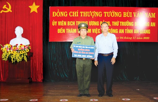 Lực lượng chống buôn lậu tiếp tục thực hiện “nhiệm vụ kép”
