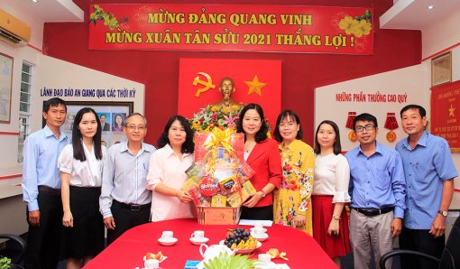 Long Xuyên thăm chúc Tết các đơn vị tỉnh