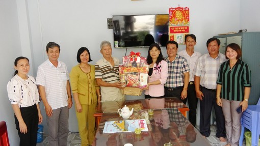 Lãnh đạo HĐND huyện Tri Tôn chúc Tết các đơn vị